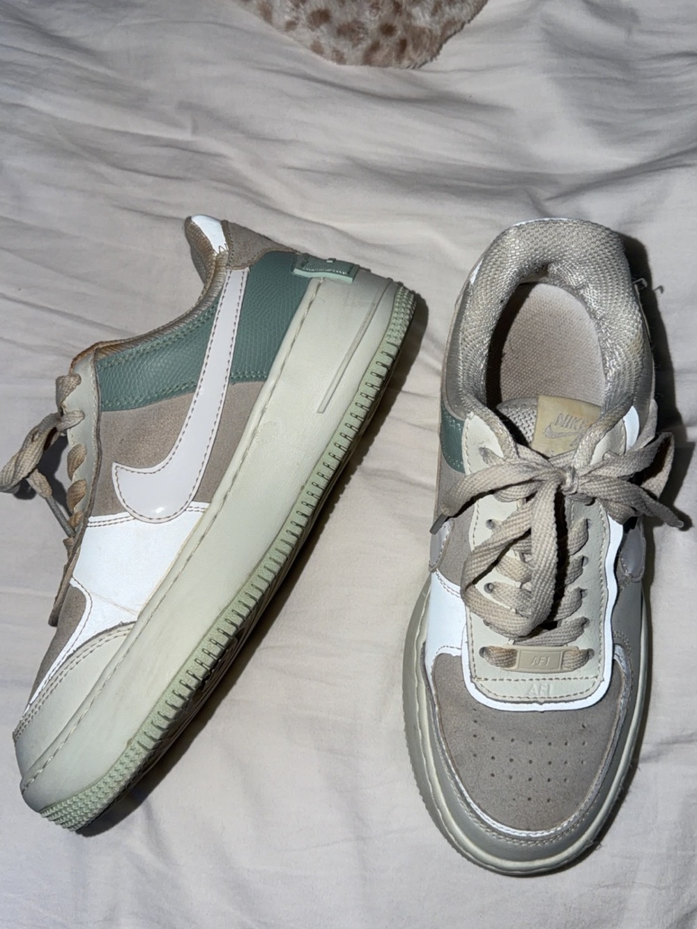 Nike Low-Top Sneakers in White, Beige & Sage